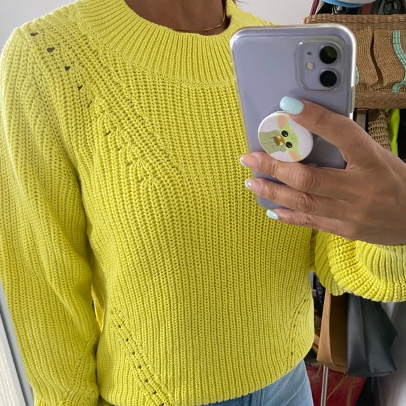 GAP knit sweater , yellow shade NWNT - Picture 3 of 14